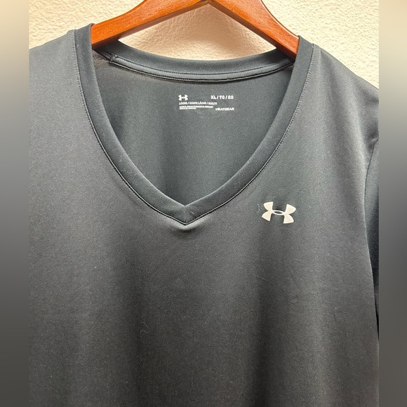 New Women’s Under Armour. - Picture 3 of 4